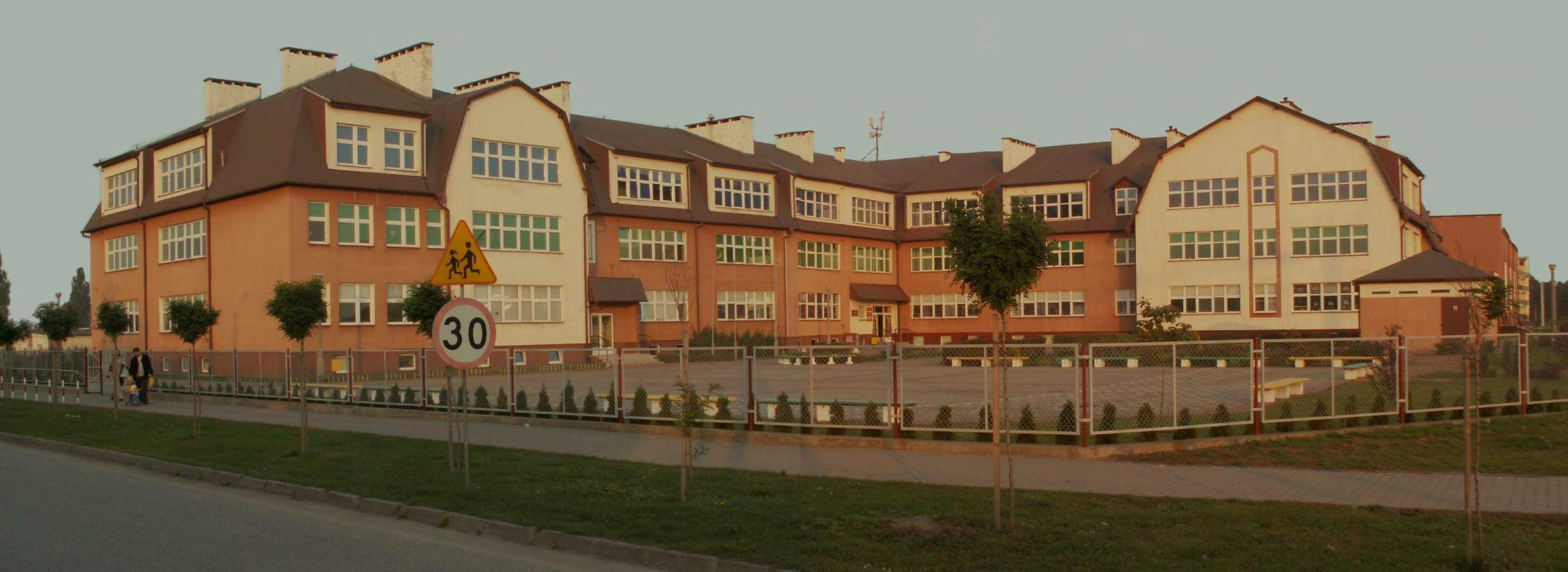 [widok szkoy podstawowej w roku 2006]